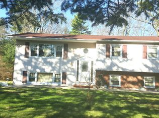 3 Arrowhead Ln, Suffern, NY 10901