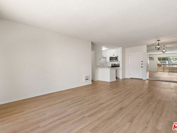 2nd image of 18307 Burbank Blvd Unit 118