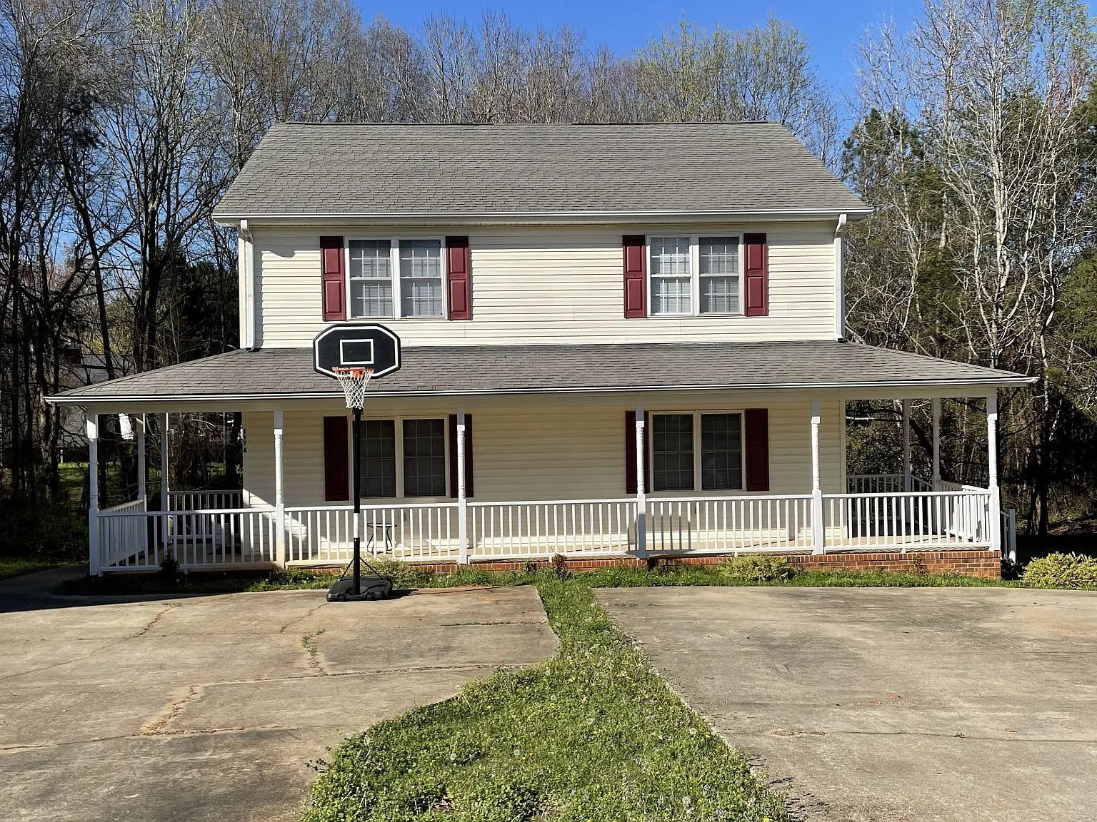 3 bed, 1250 sqft, $1,650 — Photo 1