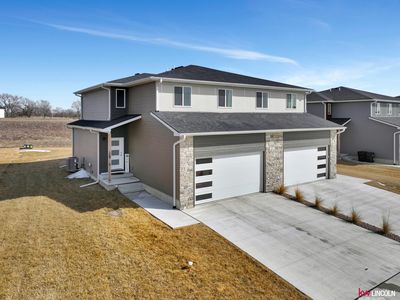1050 Titan Dr, Hickman, NE, 68372