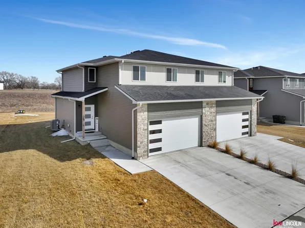 1050 Titan Dr, Hickman, NE 68372
