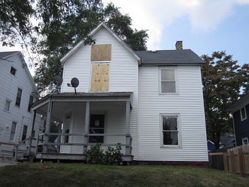 3rd image of 1827 Francis Ave SE
