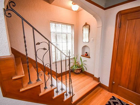 3rd image of 251 Louvaine Dr
