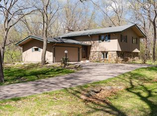 8 Woodhill Ln, North Oaks, MN 55127