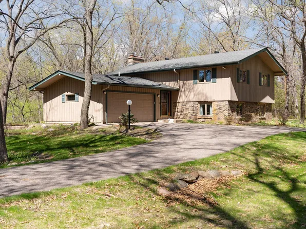 8 Woodhill Ln, North Oaks, MN 55127