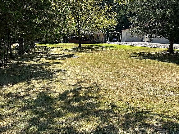 4th image of 33 Elmwood Dr