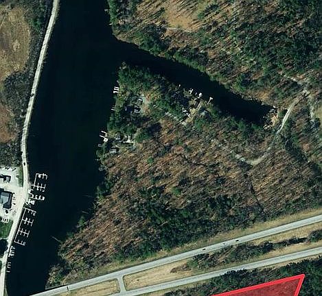 4th image of E Creek Dr