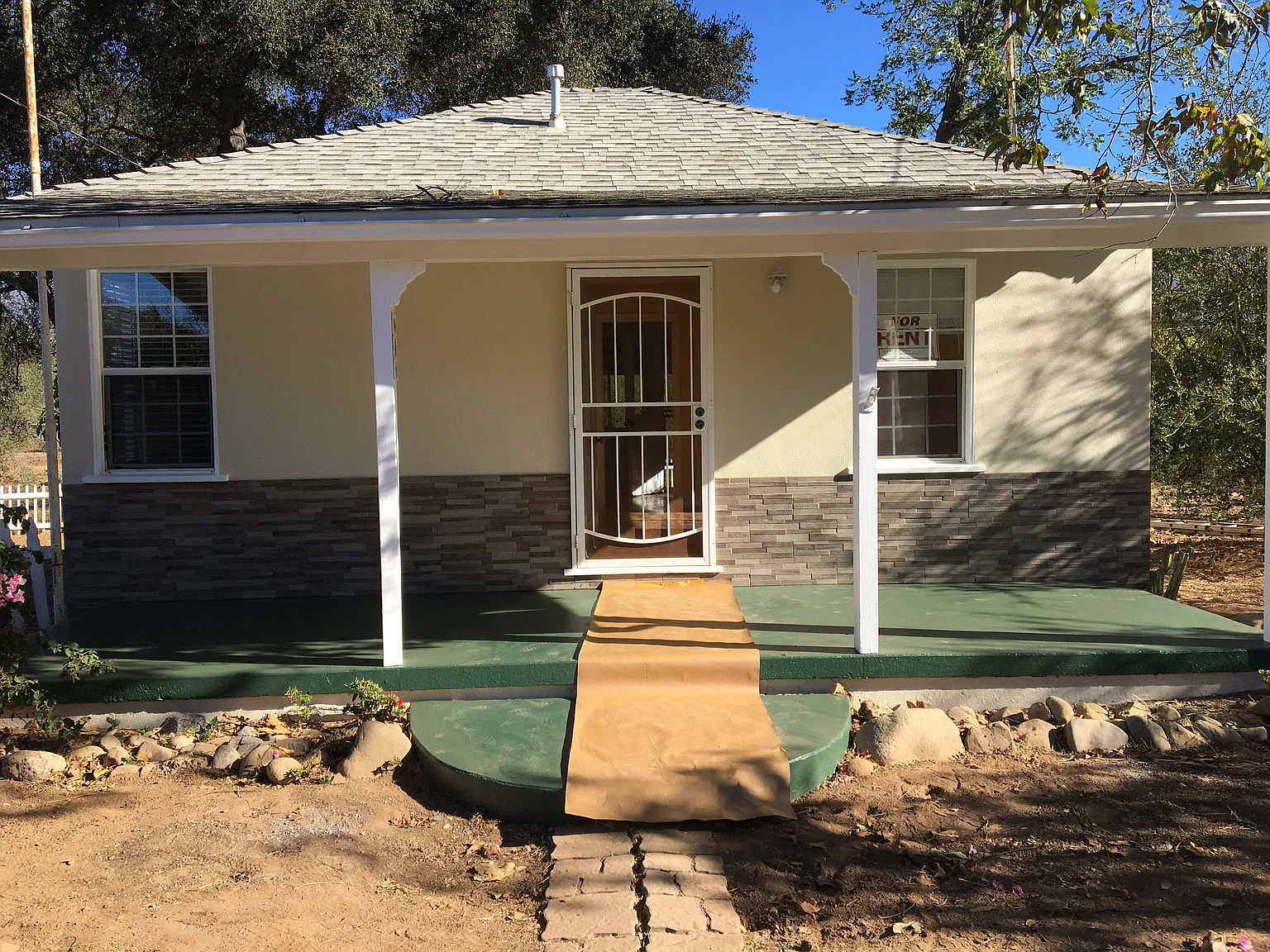 1 bed, 1.5 bath, 800 sqft, $1,900 — Photo 1