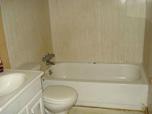 3rd image of 112 E Baars St