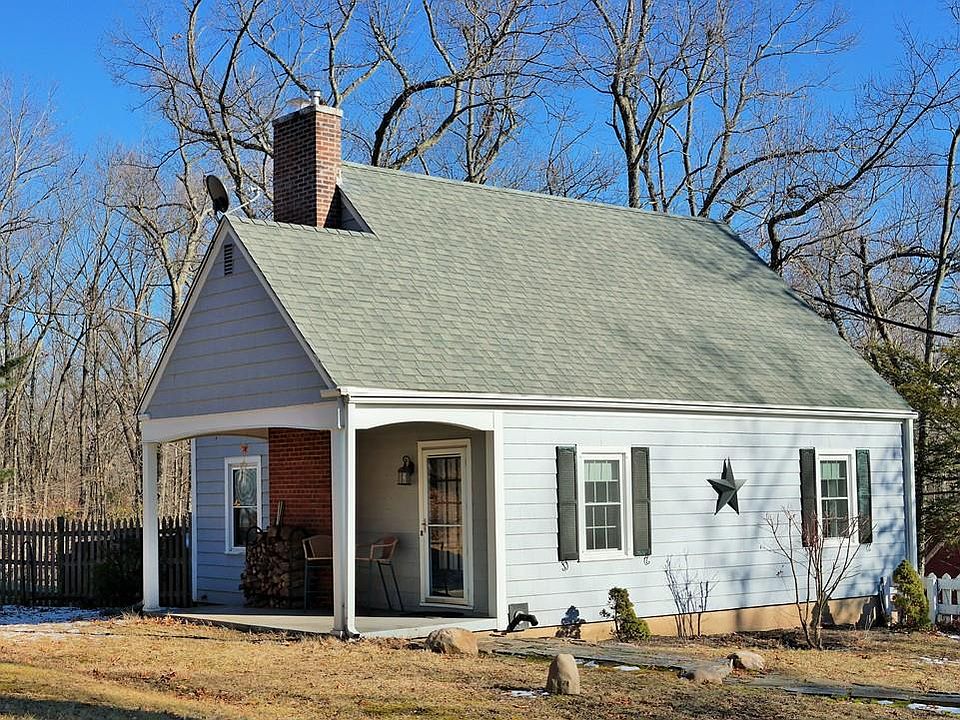 1st image of 21 Eastland Dr