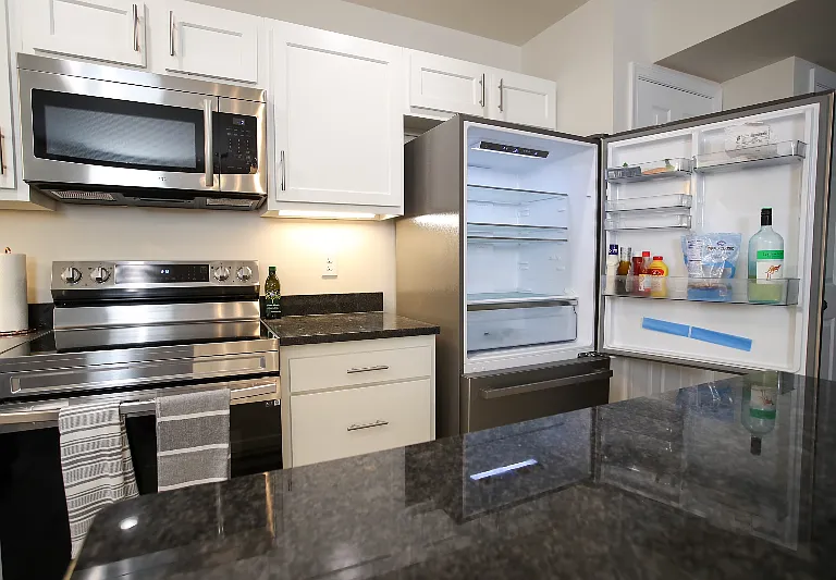 164 S Winchester Ave — Photo 2