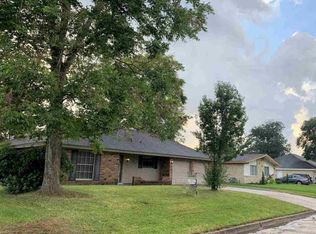 4301 Willowglen St, Orange, TX 77632