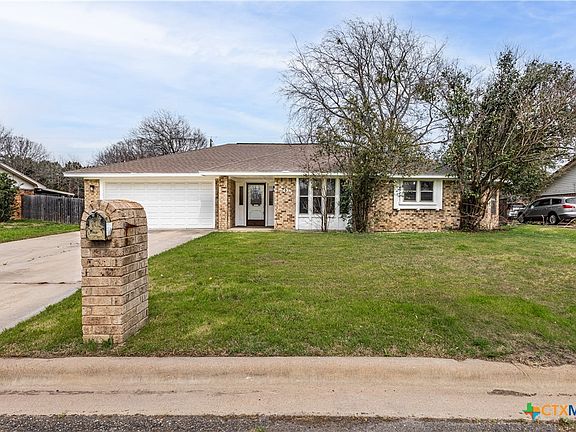 3rd image of 205 Redwood Cir