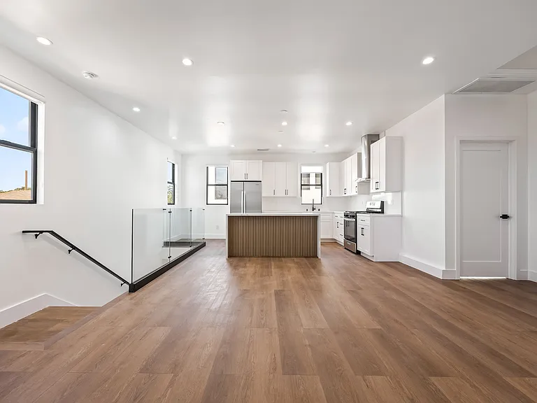 212 W 64th St #D — Photo 17