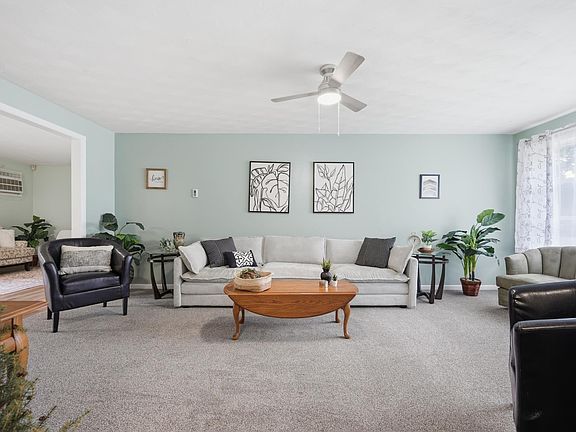 4th image of 620 Country Club Ln