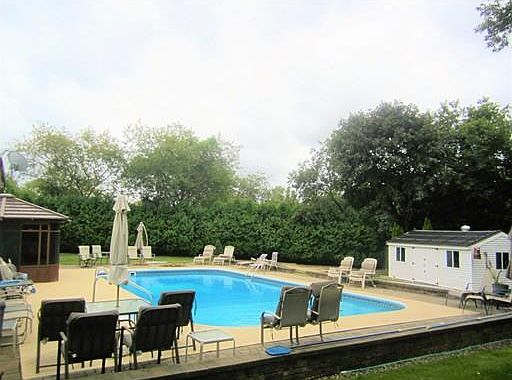 4th image of 42 Hillside Ave
