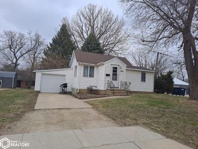 206 10th Ave N, Clear Lake, IA, 50428