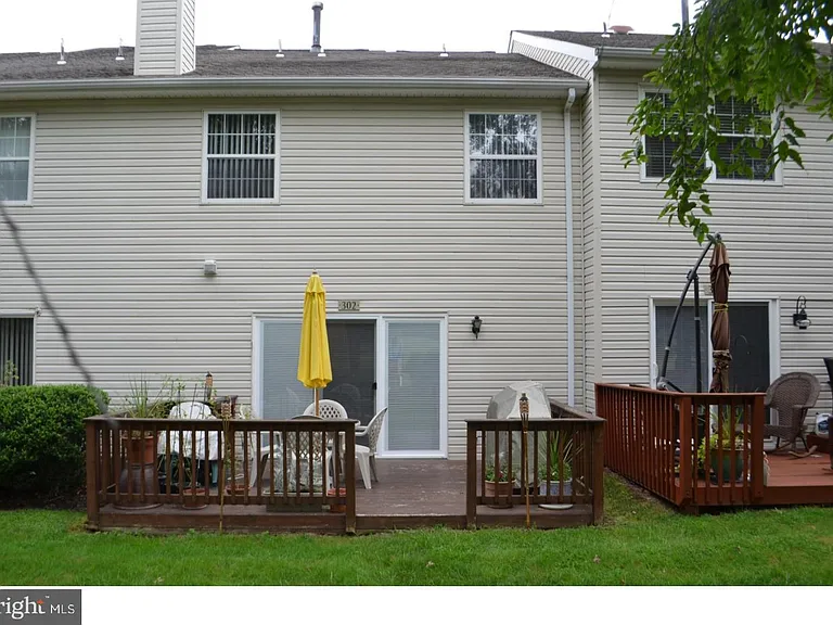 302 Doral Dr — Photo 17