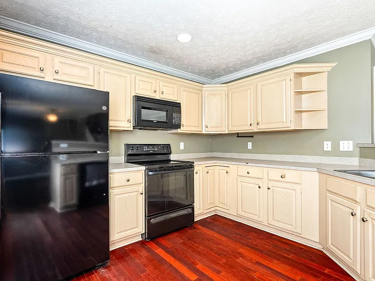 4264 Live Oak Dr — Photo 2
