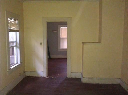 2nd image of 2461 Quincy St S