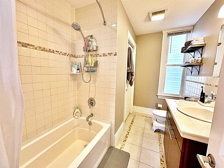 227 Webster St #1 — Photo 11