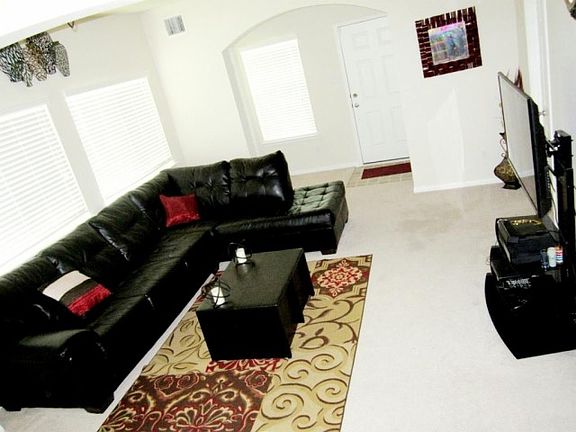 5th image of 1714 Claremont Garden Cir