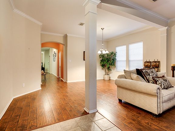 4th image of 314 Sorrel St