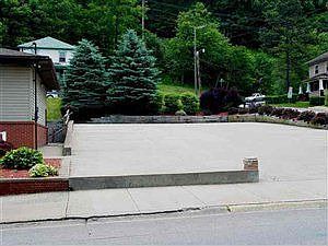 2nd image of 3176 Weir Ave