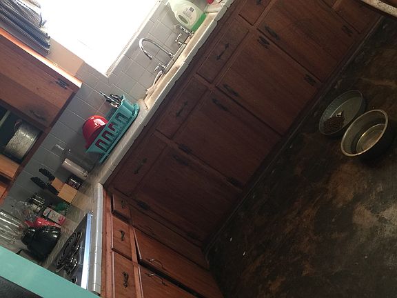 3rd image of 211 Blackburn Blvd