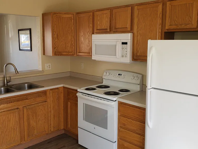 1758 Eagle St #F — Photo 26