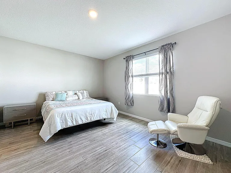 1042 Heirloom Dr — Photo 3