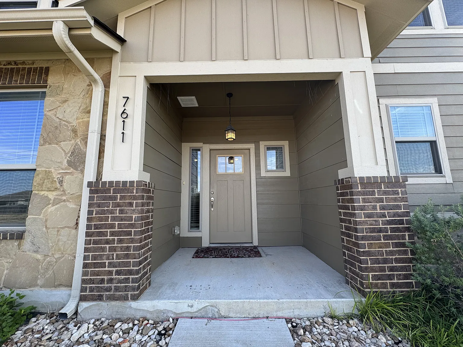 7611 Stonehollow Dr — Photo 2