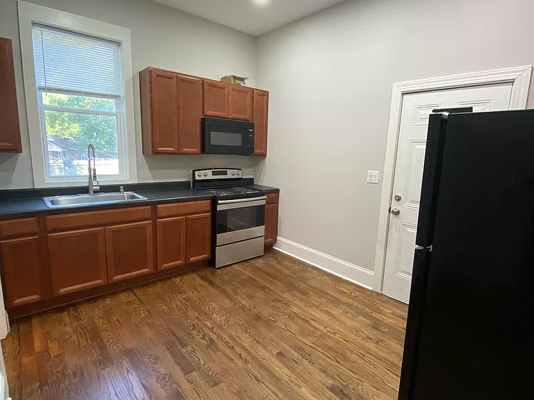 219 Institute Ave — Photo 9