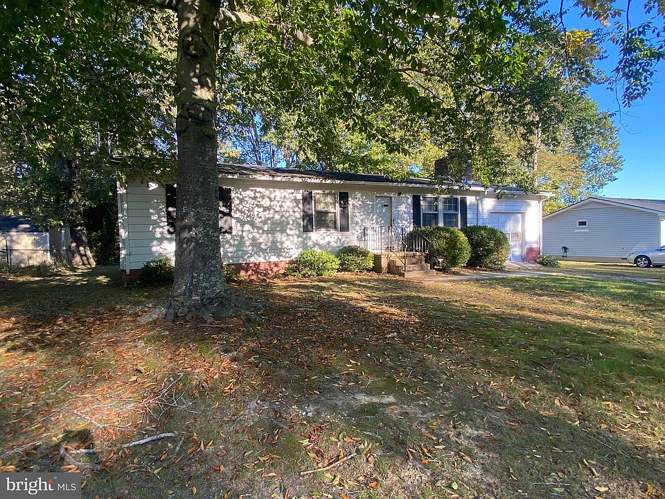 1st image of 10913 Deer Dr