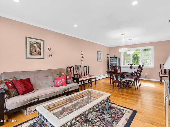 4th image of 496 Elizabeth Street
