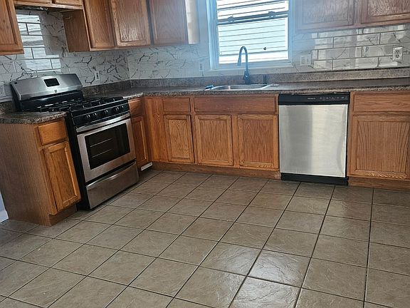 4th image of 75 Milford Ave