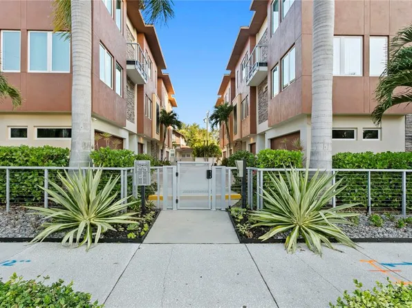 153 5th Ave NE, Saint Petersburg, FL 33701