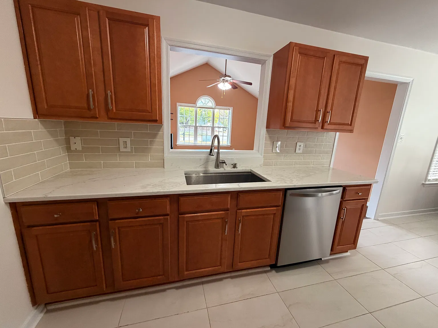 3 bed, 1331 sqft, $2,500 — Photo 4