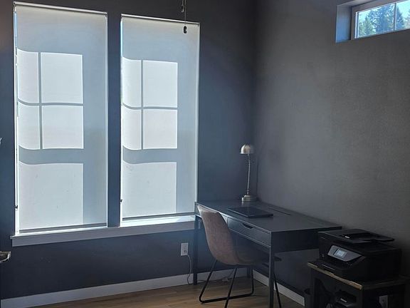 3rd image of 20279 Hogue Pl NE