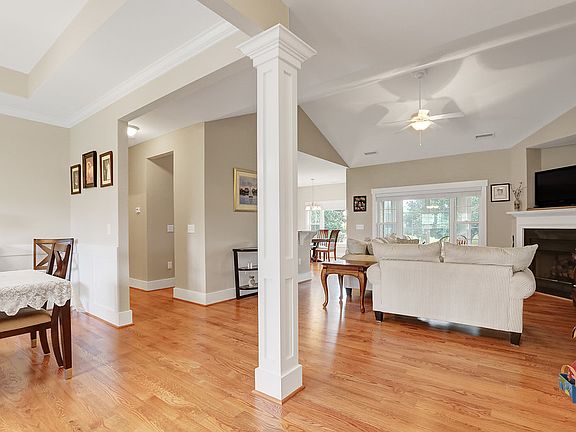 4th image of 313 Colony Green Ct