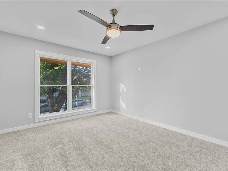 305 Valley Park Dr — Photo 28
