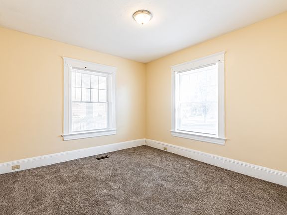 4th image of 811 Lexington Ave Unit 1