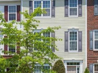 5059 Village Fountain Pl, Centreville, VA 20120