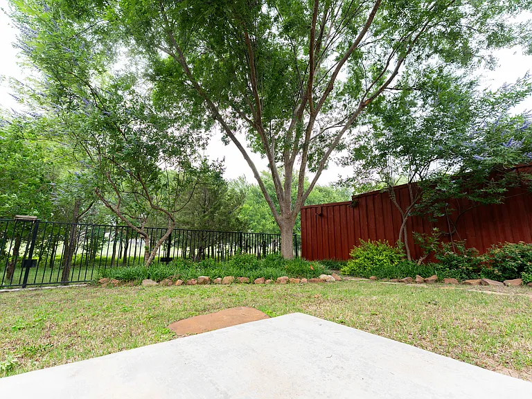 9404 National Pines Dr — Photo 2