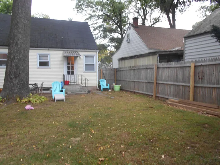 822 Pratt St — Photo 6