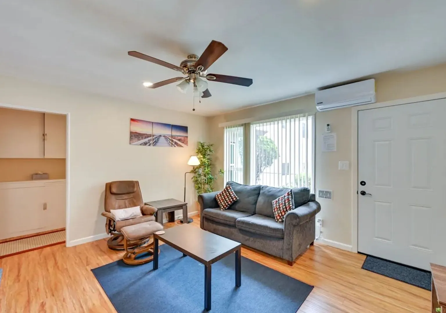 Charming 1BR Duplex in Pacific Beach — Photo 2