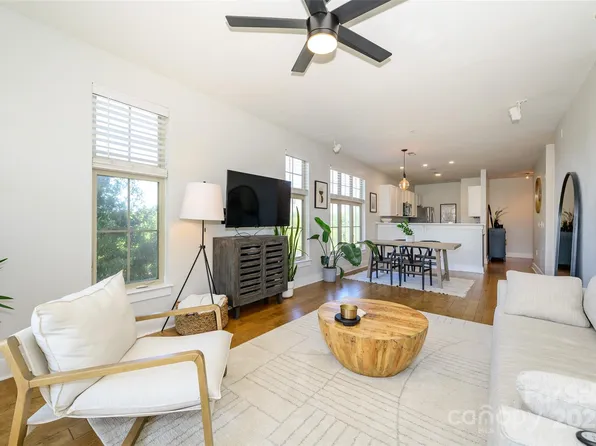 1101 W 1st St APT 405, Charlotte, NC 28202