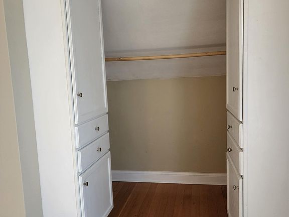 4th image of 305 1/2 8th Ave S