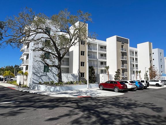 3rd image of 1703 N Tamiami Trl #403-B