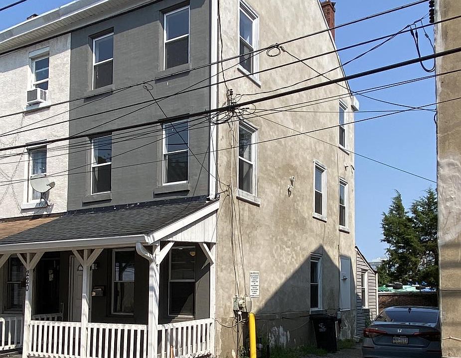 1st image of 220 Pearl St